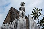 Wooden statues on the royal grounds in Puuhonua o Honaunau National Historical Park, Big Island, Hawaii, United States of America, Pacific