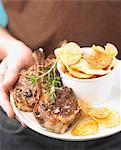 Grilled lamb chops with rosemary and crisps