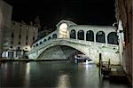 Ponte di Rialto - famous Rialto bridge in Venice, Italy