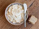 Houmous dip and crackers