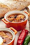 Chilli soup with kidney beans, chicken and bread