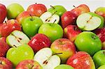 Various freshly washed apples (Braeburn, Granny Smith)