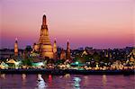 Wat Arun (Temple of the Dawn) and the Chao Phraya River by night, Bangkok, Thailand, Southeast Asia, Asia