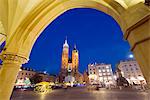 Europe, Poland, Malopolska, Krakow, Rynek Glowny, town square, St Mary's Church, Unesco site