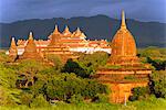 Temples on Bagan plain, Bagan (Pagan), Myanmar (Burma), Asia