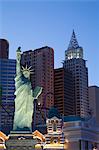 Reproduction of the Statue of Liberty in the evening, New York-New York Hotel and Casino, Las Vegas, Nevada, United States of America, North America