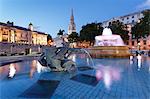 Fountain with statue of George IV, National Gallery and St. Martin-in-the-Fields church, Trafalgar Square, London, England, United Kingdom, Europe