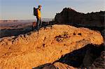 Hiking, Mesa Arch, Canyonlands Nationalpark, Utah, USA, MR