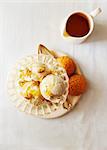 Vanilla ice cream with honey and almond biscuits