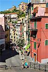 Narrow streets in the clifftop village of Riomaggiore, Cinque Terre, UNESCO World Heritage Site, Liguria, Italy, Europe