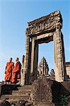 Camdodia, Siem Reap Province, Siem Reap Town, Angkor Temples, Site World Heritage of Humanity by Unesco in 1992, Bakong temple (9th century), monks