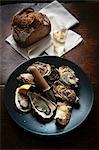 Marennes oysters with bread