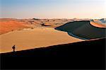 Profile of a hiker on the sand dune shaped by the wind, Deadvlei, Sossusvlei, Namib Desert, Namib Naukluft National Park, Namibia, Africa