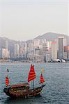 Traditional Chinese junk sailing in Hong Kong Harbour, Hong Kong, China, Asia