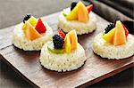 Rice pudding tartlets with fruit