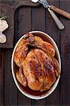 Roast chicken with garlic (seen from above)