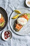 Bread with avocado, smoked salmon and poached egg