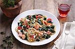Spaghetti with salmon and spinach