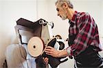 Cobbler using a sander machine