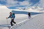 Sweden, Lapland, Men ski mountaineering