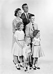 1950s PORTRAIT SMILING FAMILY OF 6 MOTHER FATHER 2 BOYS AND 2 GIRLS STANDING TOGETHER