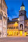 Italy, Italia; Emilia-Romagna; Modena district. Modena. Piazza Grande, Lion Statue of the Cathedral (UNESCO World Heritage) and Town Hall.