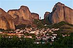 Europe, Grece, Plain of Thessaly, Valley of Penee, World Heritage of UNESCO since 1988, Orthodox Christian monasteries of Meteora perched atop impressive gray rock masses sculpted by erosion, the village of Kastraki