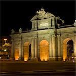 Puerta de Alcala at night