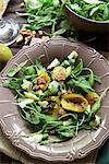 Rocket and spinach salad with pan-fried figs and cheese