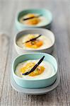 Semolina pudding with peaches and vanilla