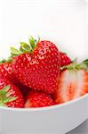 A bowl of strawberries (close-up)