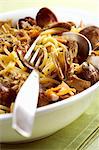 Spaghetti vongole with artichokes (close-up)