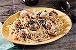 Linguine with clams and tomatoes