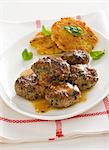 Polpettine speziate e frittelle di pane (spicy meatballs with bread fritters, Italy)