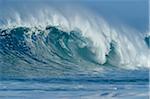 BBig dramatic wave on a sunny day in the Pacific Ocean at Oahu, Hawaii, USA