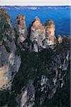 Three Sisters rock formation at sunset in th Blue Mountains National Park in New south Wales, Australia