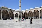 Courtyard, Blue Mosque (Sultan Ahmed Mosque) (Sultan Ahmet Mosque) (Sultanahmet Camii), UNESCO World Heritage Site, Istanbul, Turkey, Europe