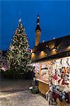 Christmas market in the Town Hall Square (Raekoja Plats) and Town Hall, Old Town, UNESCO World Heritage  Site, Tallinn, Estonia, Europe