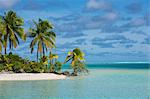 White sand bank in the turquoise waters of the Aitutaki lagoon, Rarotonga and the Cook Islands, South Pacific, Pacific