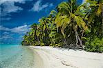 White sand bank in the turquoise waters of the Aitutaki lagoon, Rarotonga and the Cook Islands, South Pacific, Pacific