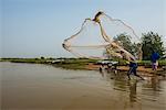 Fisherman throwing his fishing net into the River Niger, Niamey, Niger, Africa