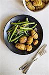 Green beans with Hasselback potatoes