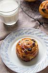 Cinnamon buns with raisins