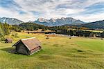 Lodges with Gerold lake and Karwendel Alps in the background, Krun, Upper Bavaria, Bavaria, Germany, Europe