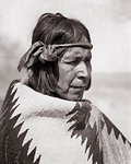 1930s PROFILE PORTRAIT NATIVE AMERICAN MAN WEARING TRADITIONAL HEADBAND AND HAND WOVEN BLANKET COCHITI PUEBLO NEW MEXICO USA