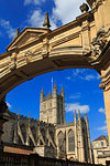 Main Arch and Abbey, City of Bath, UNESCO World Heritage Site, Somerset, England, United Kingdom, Europe