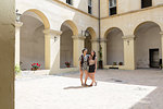 Friends sightseeing, Città della Pieve, Umbria, Italy