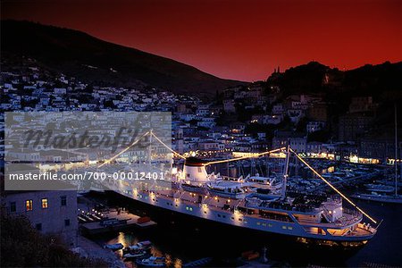 Croisière dans le port de nuit Hydra, Grèce