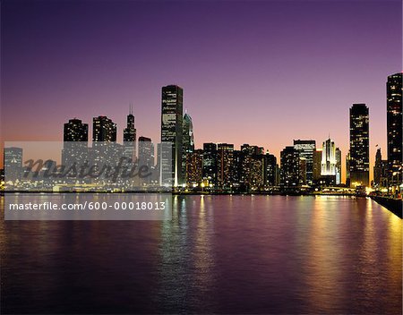 Skyling de la ville au crépuscule, Chicago, Illinois, Etats-Unis