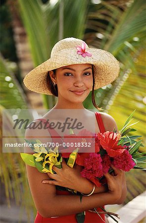 Portrait de femme tenant des fleurs Saint-Martin, Antilles